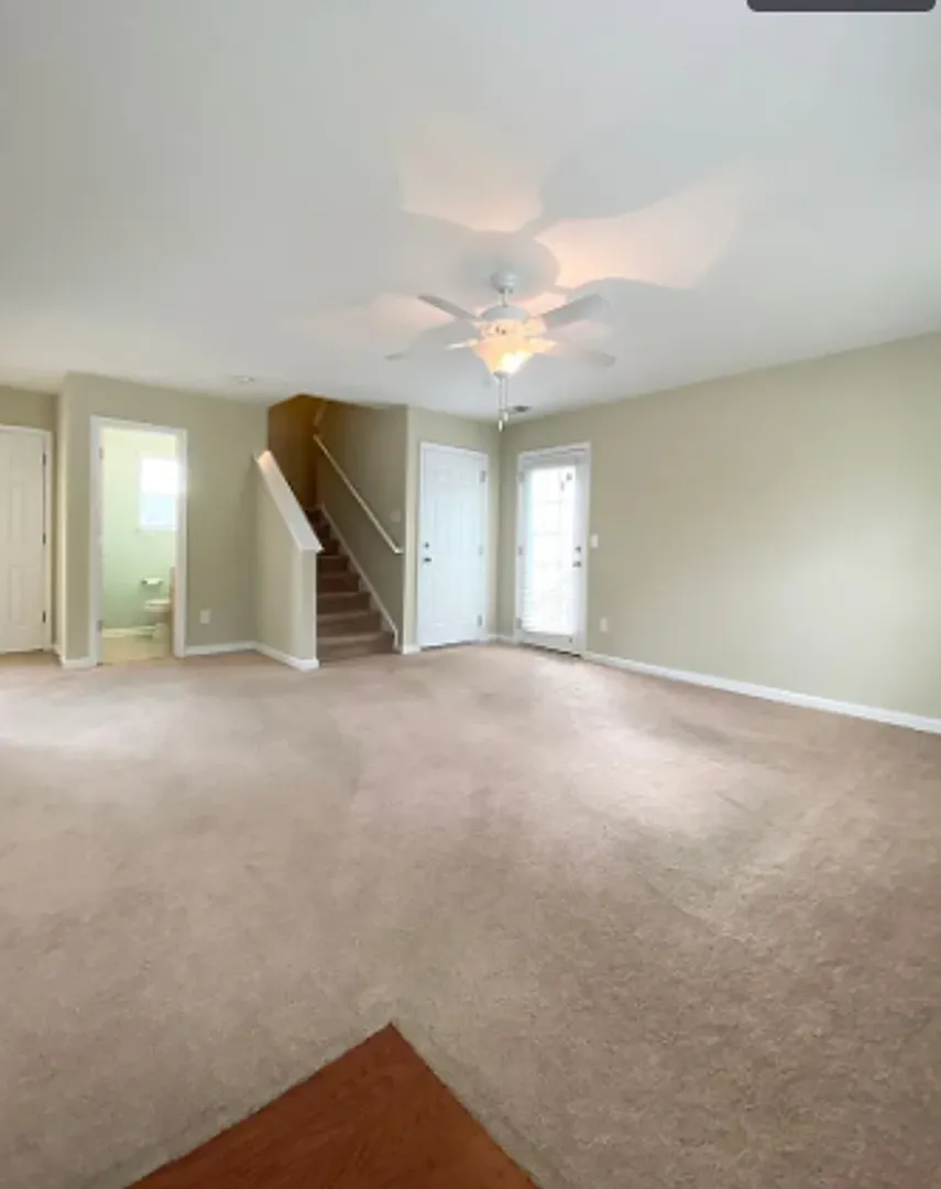 Ready To View Great Location — Photo 2