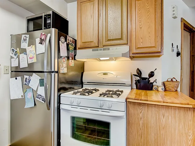 300 Warner St #2F — Photo 8