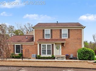1118 Kings Cove Dr, Rochester, MI 48306