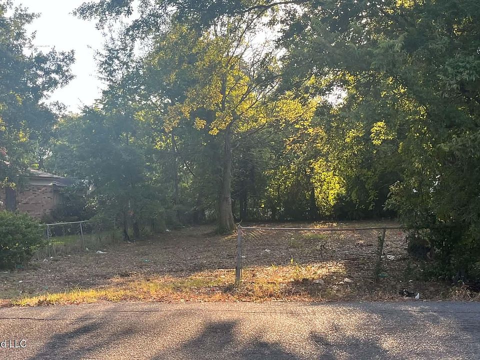 2nd image of 522 2nd St