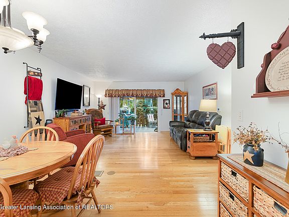 5th image of 2077 La Mer Ln Unit 22