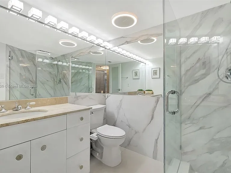 2401 Collins Ave #1902 — Photo 18