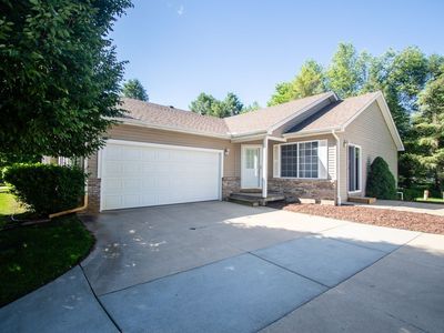 8890 Redstone Dr, Pinckney, MI, 48169
