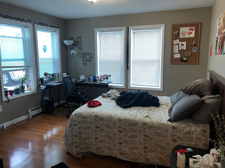 318 Pleasant St — Photo 3