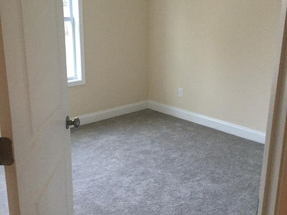 4th image of 330 Yulan Dr