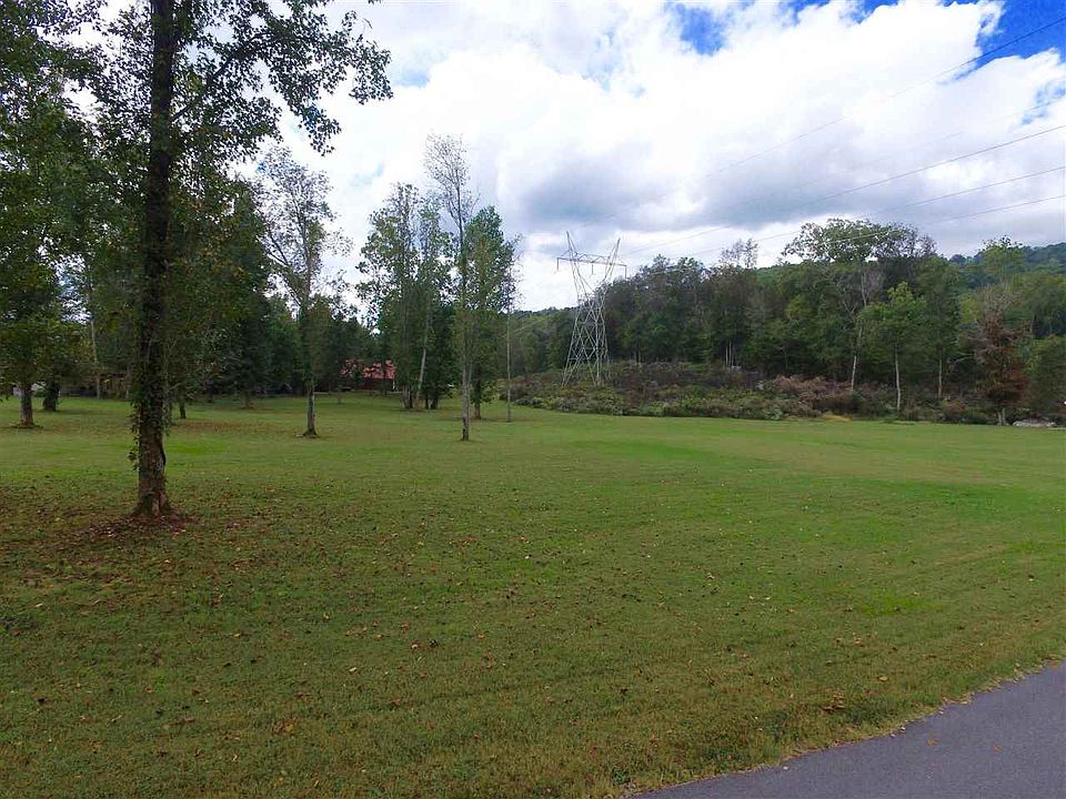 1st image of 136 Lake Dr