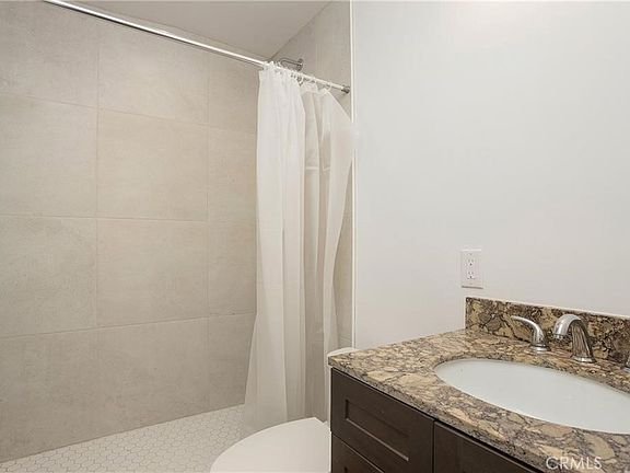 4th image of 251 Avenida Del Mar #B