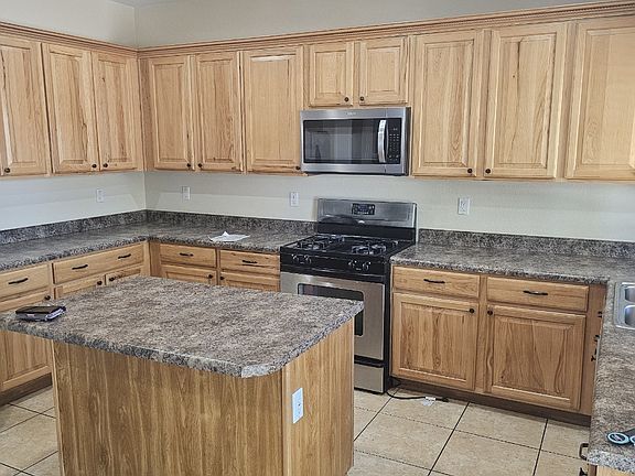 5th image of 44304 W Vineyard St