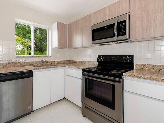 2nd image of 811 NW 3rd Ave