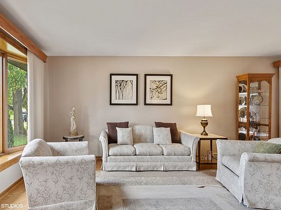 5th image of 6304 W 92nd Pl