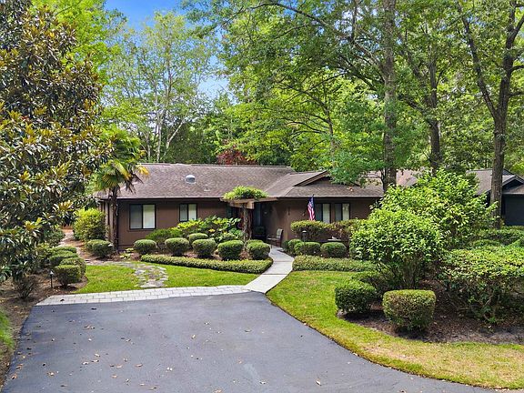 2nd image of 908 Briarwood Dr.