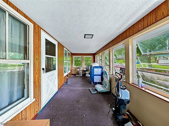 3rd image of 1815 Daniels Ave
