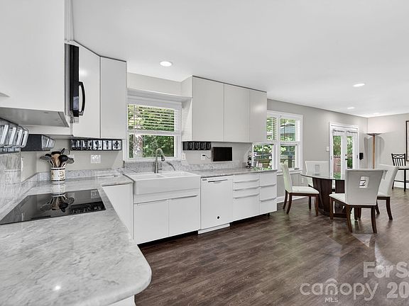 3rd image of 7401 Beaufort Cres