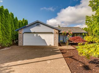 319 SW 11th St, Dundee, OR 97115