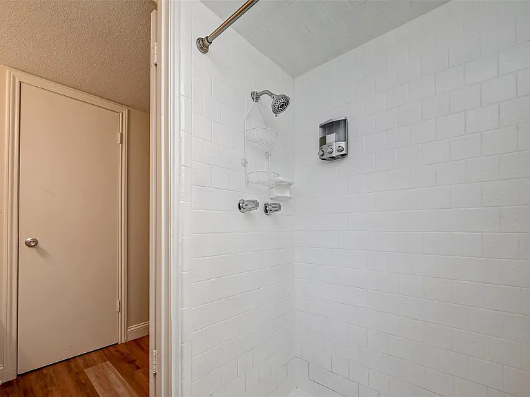 3903 Hermitage Hollow Ln — Photo 39