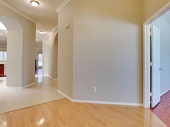 3rd image of 5720 Vista Park Ln