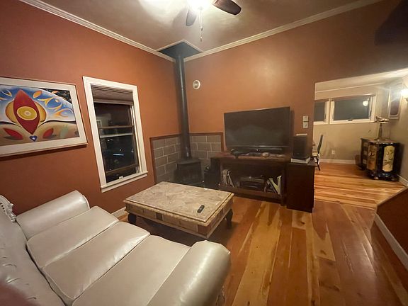 2nd image of 435 Mayer Ave