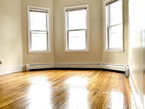 20 Boylston St APT 4, Lowell, MA 01852