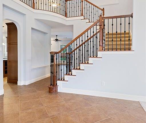 5th image of 2309 Farrington Ct