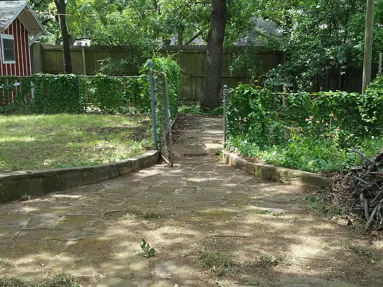 1010 Hopkins Dr — Photo 16