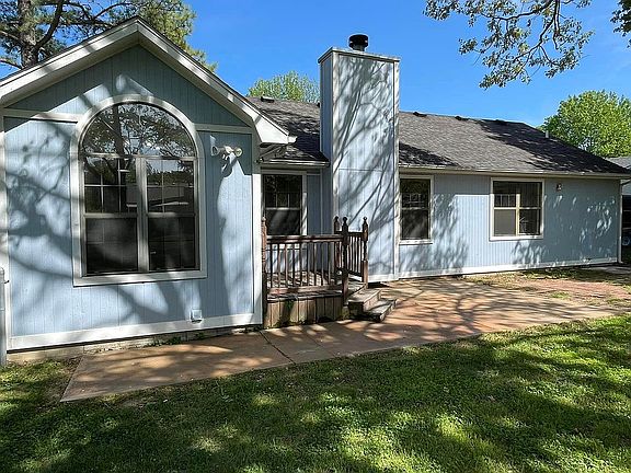 4th image of 1024 Hillside Dr