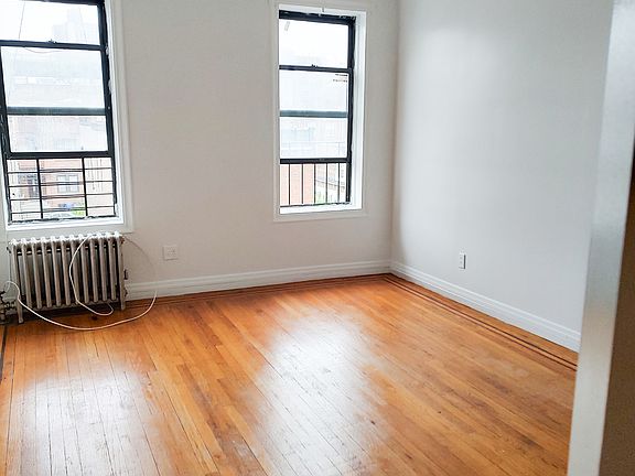 3rd image of 3560 Olinville Ave APT 4K