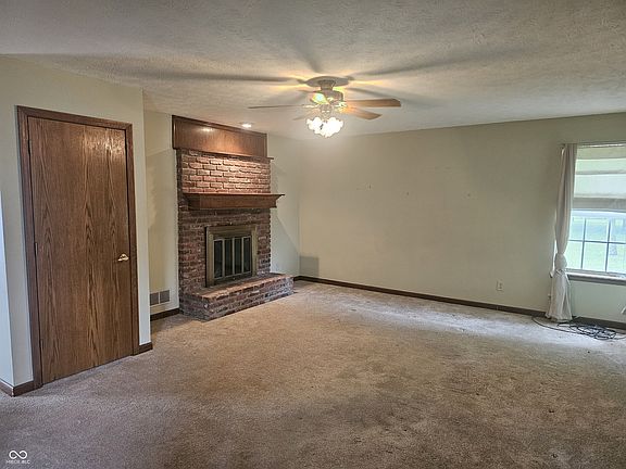 2nd image of 946 Johnathan Dr