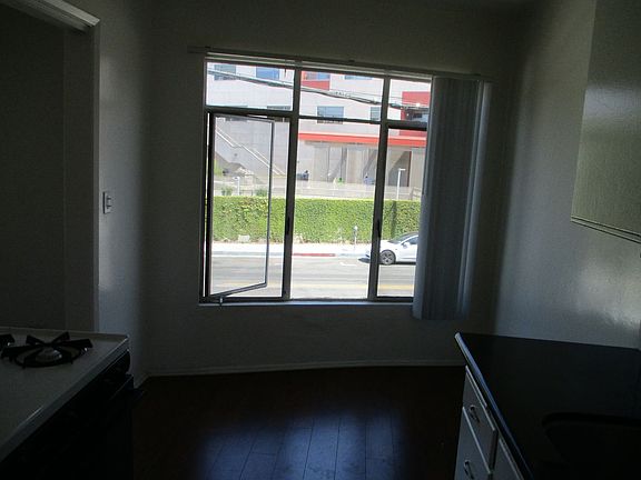 2nd image of 115 S Barrington Pl #1