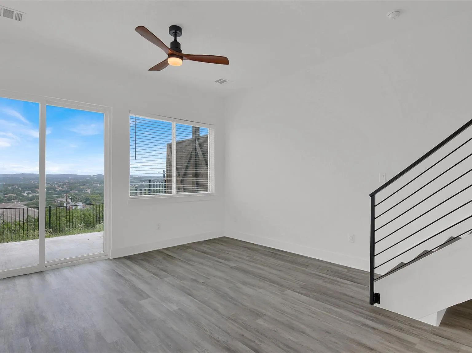 3 bed, 2.5 bath, 1389 sqft, $1,895 — Photo 4