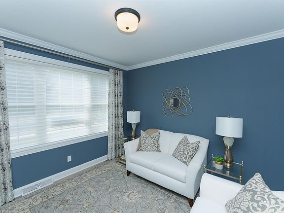 5th image of 9 Timberline Dr