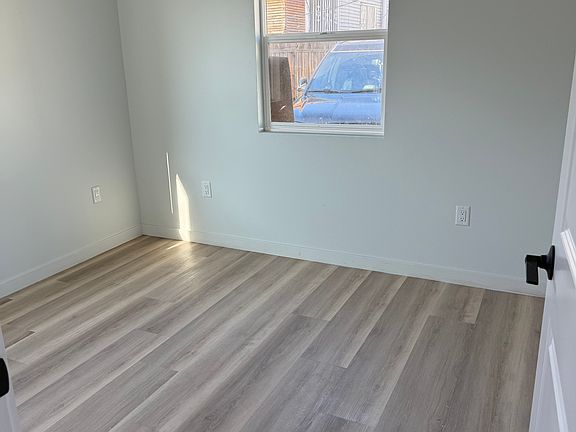 4th image of 5108 3/4 York Blvd