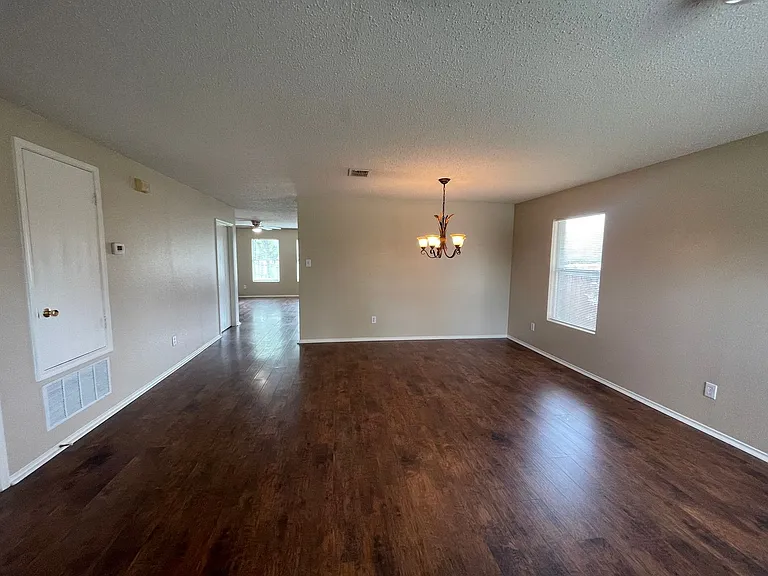 1420 Bumble Bee Dr — Photo 12
