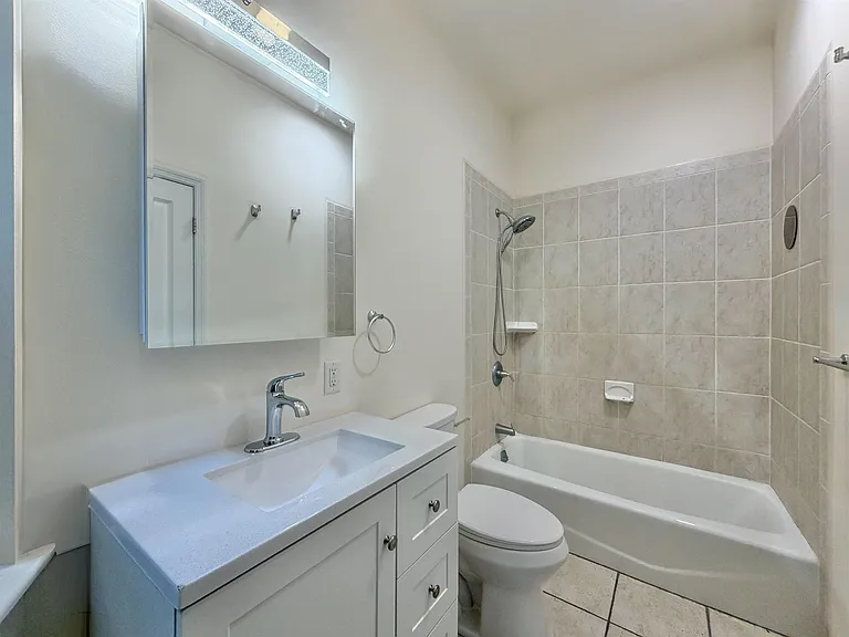105 11th St #4F — Photo 21