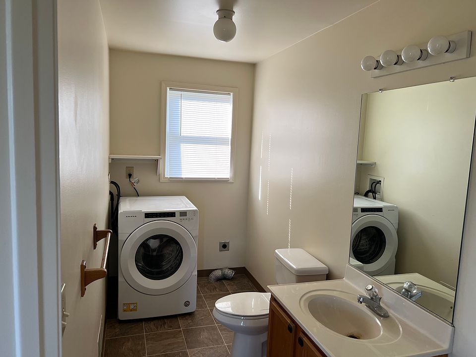 1st image of 133 Schuyler St #B