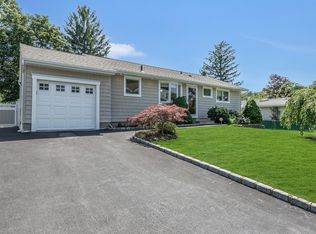 12 Bertram St, Islip, NY 11751