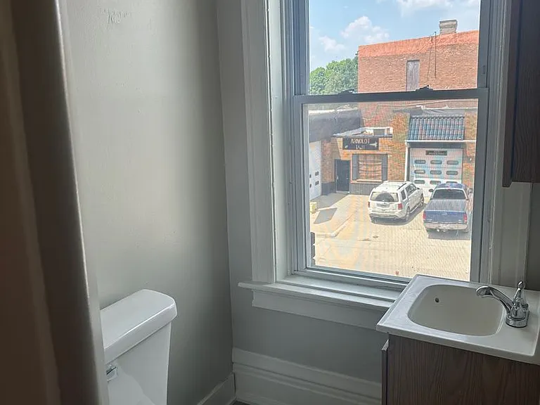 138 N Main St — Photo 5