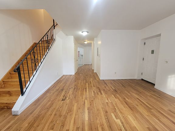 5th image of 910 Rogers Ave #2