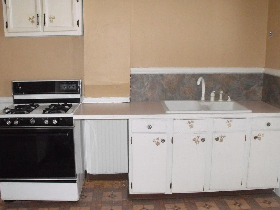 1st image of 1183 Elm St