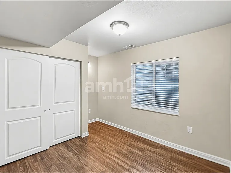 228 W Cedar Grove Ln — Photo 16