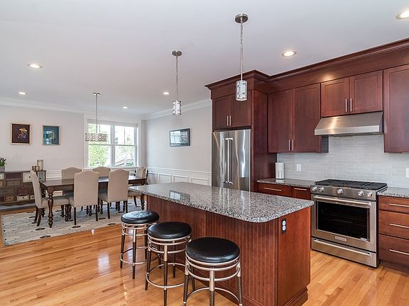 5th image of 243 Crafts St #243