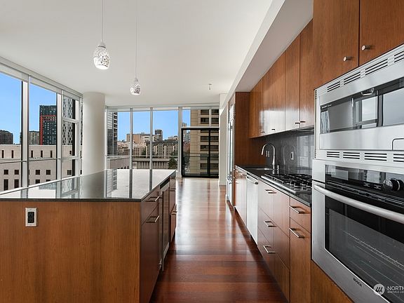 4th image of 909 5th Avenue #1504