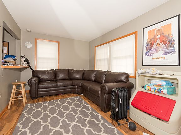 2nd image of 10514 Drummond Ave