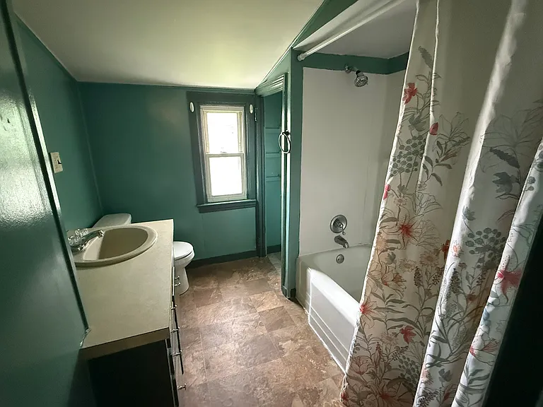 329 Duke St — Photo 9