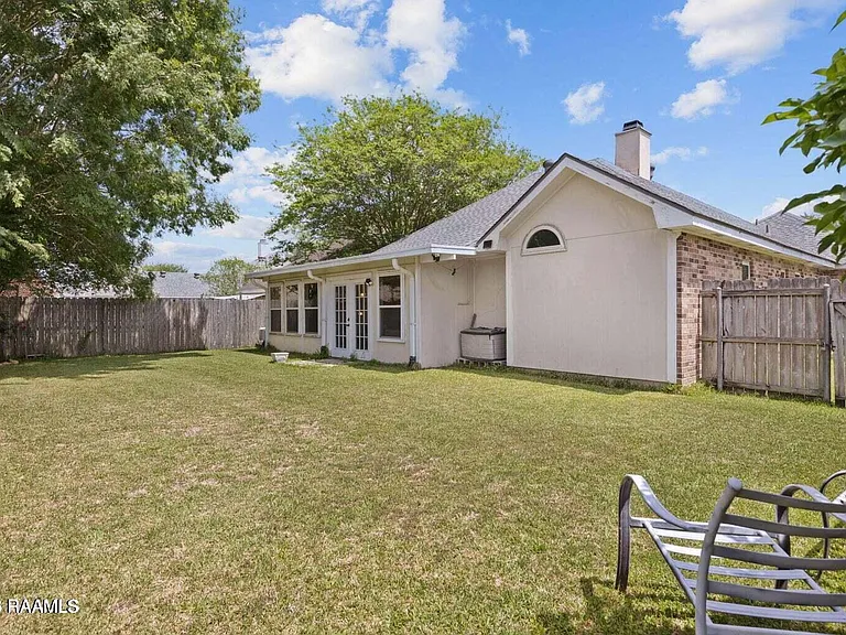 115 Tulip Tree Ln — Photo 18