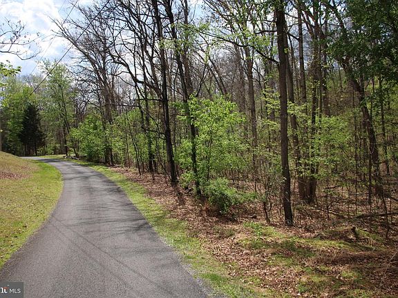 5th image of Oak Dr
