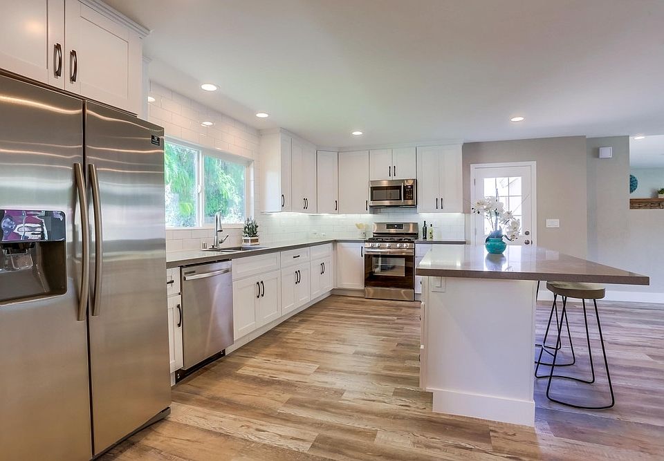 2nd image of 9625 Marilla Dr