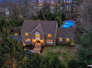 10 Knollwood Rd, Upper Saddle River, NJ 07458