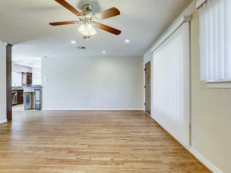 1915 Ansbury Dr — Photo 3