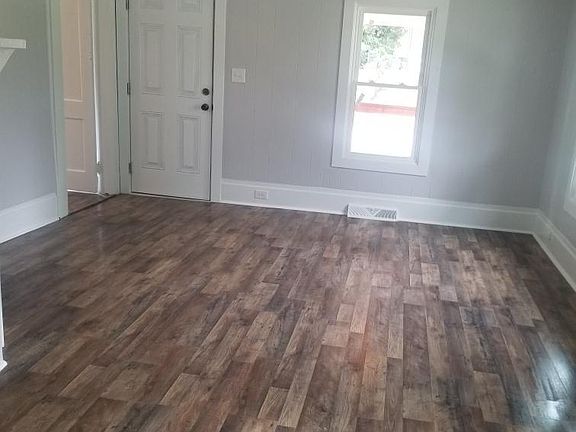 3rd image of 662 Cherry St