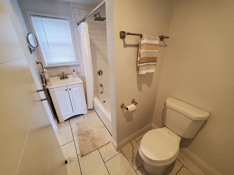 130 Roycroft — Photo 23